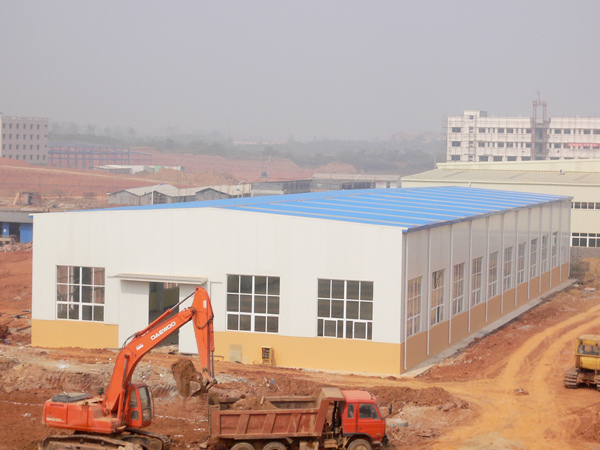 溫州鋼結(jié)構(gòu)工程單層廠房帶10噸行車(chē)室外圖